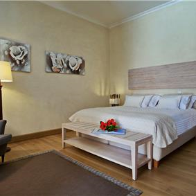 5 bedroom villa with infinity pool on Lefkada, sleeps up to 14